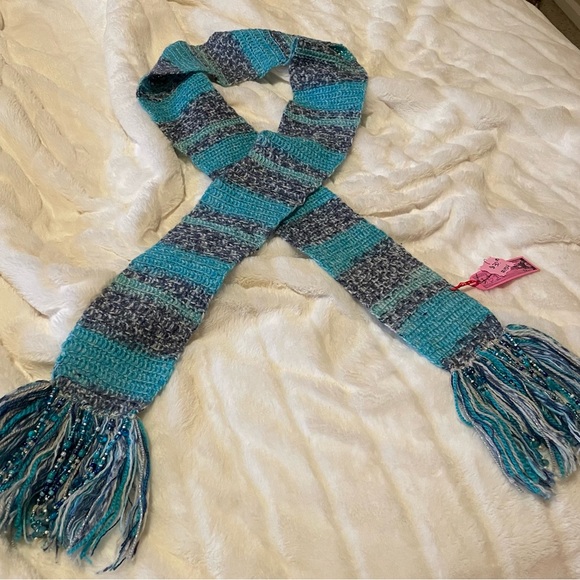 Beautiful crocheted beaded scarf, os, color shades of blue and white, NWT - Picture 2 of 5